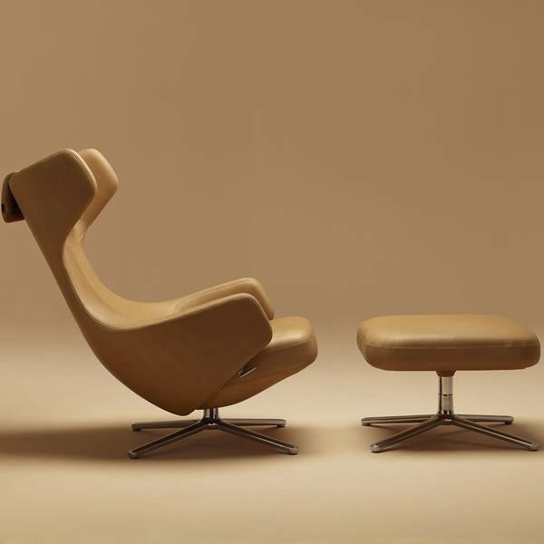 Grand Repos Chair and Ottoman