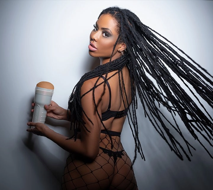 Kira Noir